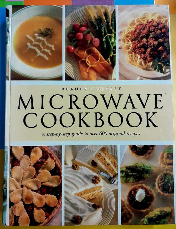 Readers Digest Microwave Cookbook with 600 Recipes