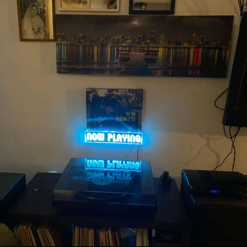 Record Stand - Now playinf