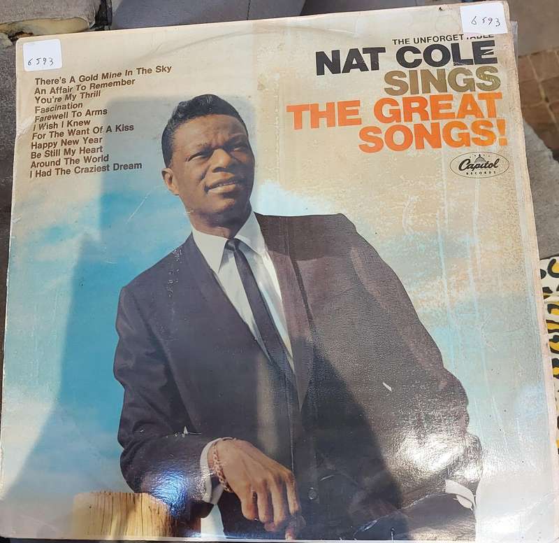 The Unforgettable Nat King Cole Sings