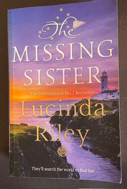 THE MISSING SISTER - LUCINDA RILEY - 803 PAGES - SEVEN SISTER SERIES