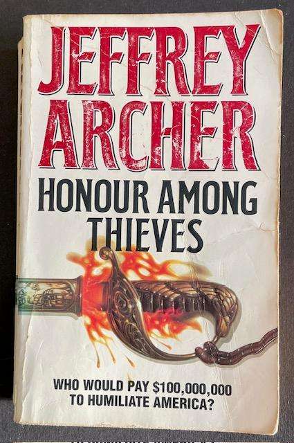 Jeffrey Archer - "Honour Among Thieves"  Bestseller - 478 pages