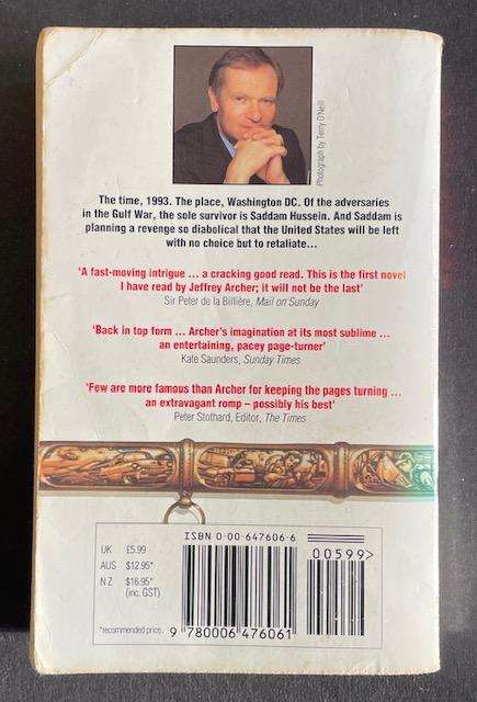 Jeffrey Archer - "Honour Among Thieves"  Bestseller - 478 pages