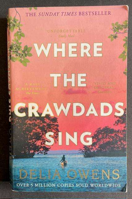 Delia Owens "WHERE THE CRAWDADS SING"  Bestseller - 368 pages