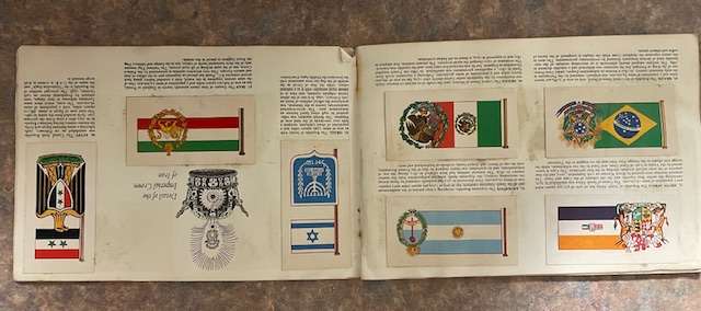 Brooke Bond Cards booklet. Flags and Emblems of the World.