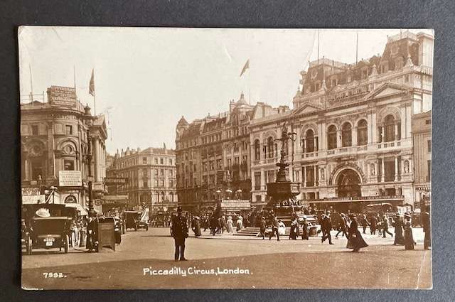 Antique PC Piccadilly Circus, London. Wyman and sons 1919 * 7992