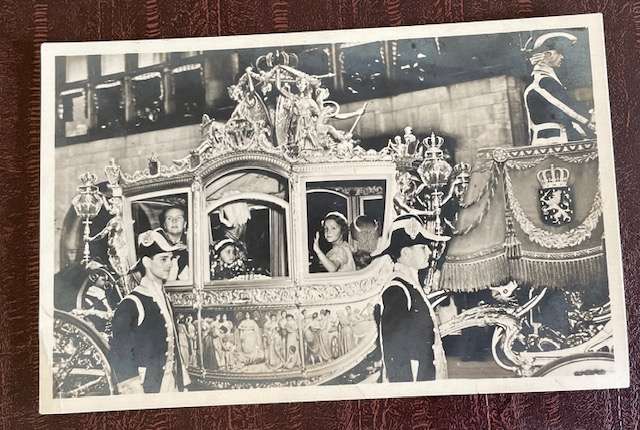 Vintage postcard - 1948 - Coronation of Queen Juliana Riding in the golden carriage HOLLAND #476