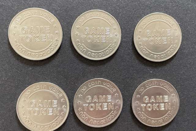 THE MAGIC GAME COMPANY 6 TOKENS