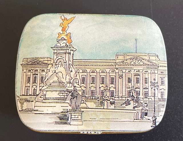 Small Buckingham Palace Tin - St. James's Tea - 1990