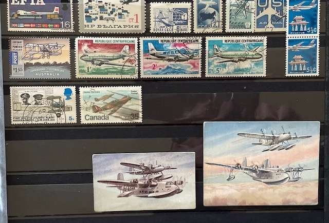 Thematic stamps - AEROPLANES - mixed lot with vintage cigarette cards.