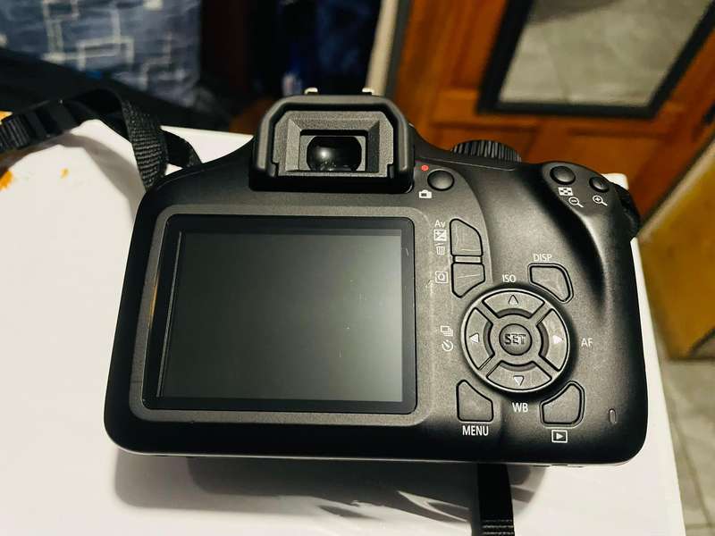 Canon EOS 4000D Double DC Lens Kit + Lens Hoods