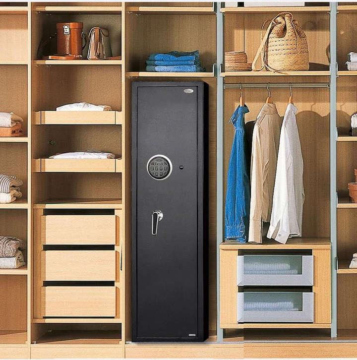 BURRAAQ TRANDING / SOLID STEEL CABINET SAFE