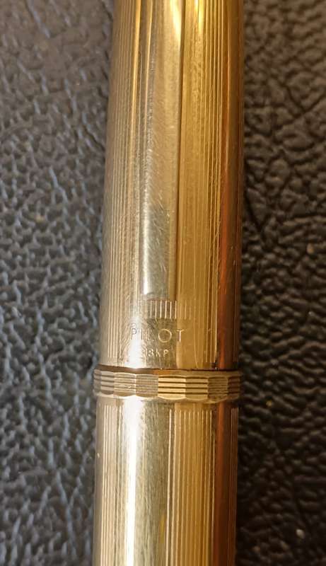 PILOT 18KP FOUNTAIN CAPLESS PEN VERY COLLECTABLE.