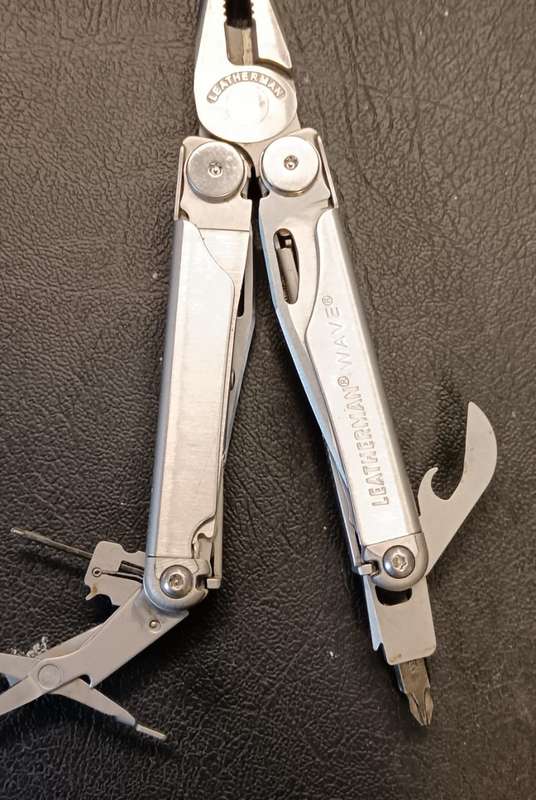 WAVE 2 LEATHERMAN