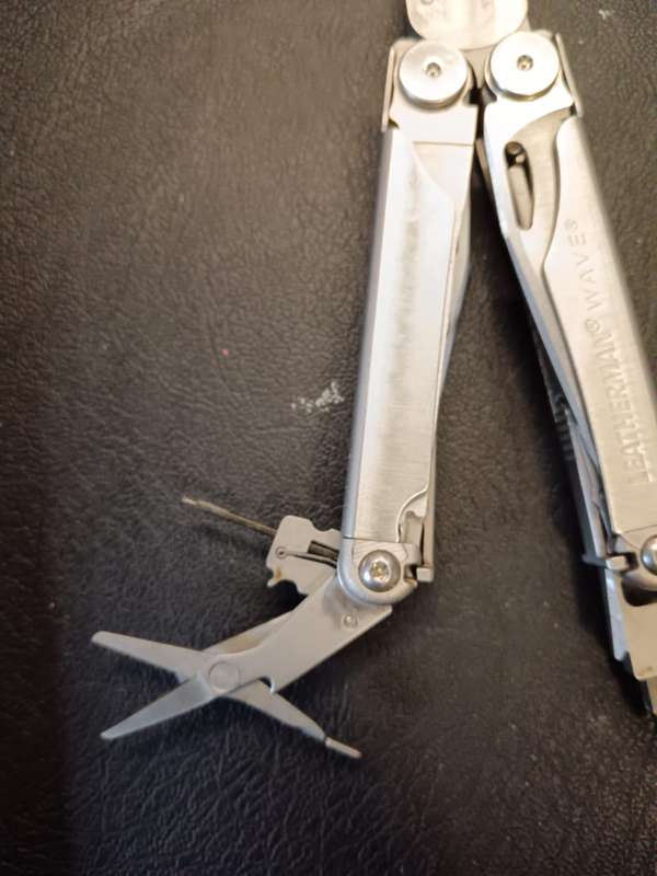 WAVE 2 LEATHERMAN