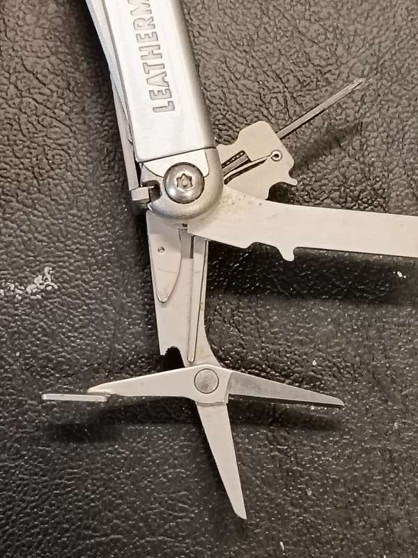 WAVE 2 LEATHERMAN