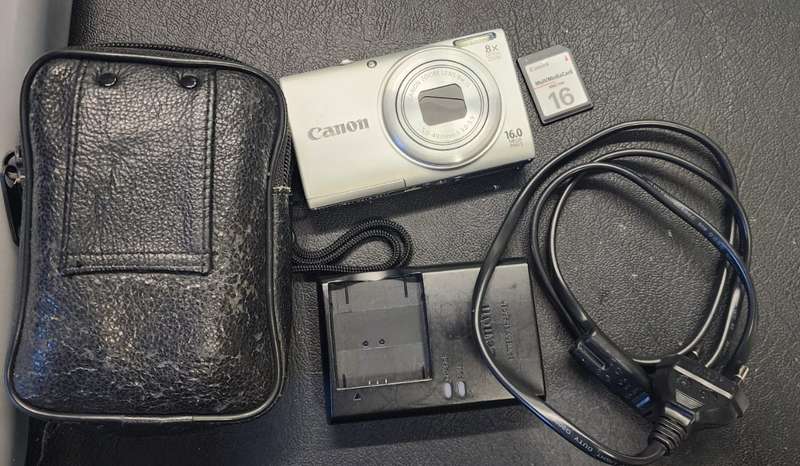 CANON POWERSHOT A4000 IS HD 8X OPTICAL ZOOM 16.0 MP.