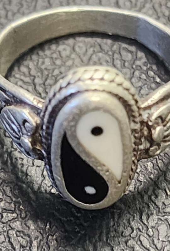 YING AND YANG 925 SILVER RING.
