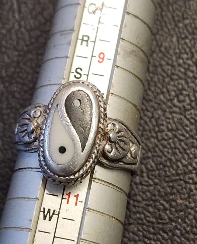 YING AND YANG 925 SILVER RING.