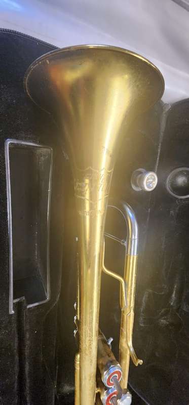 UNIVERSAL DOLNET PARIS TRUMPET.
