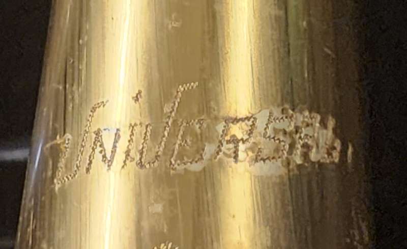 UNIVERSAL DOLNET PARIS TRUMPET.