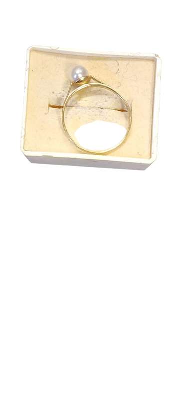 750 GOLD RING WITH PEARL.