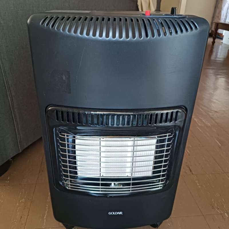3 Panel Gas Heater with Regulator & Wheels - Goldair - GGH-42BA, with empty Gaz Cylinders 9kg