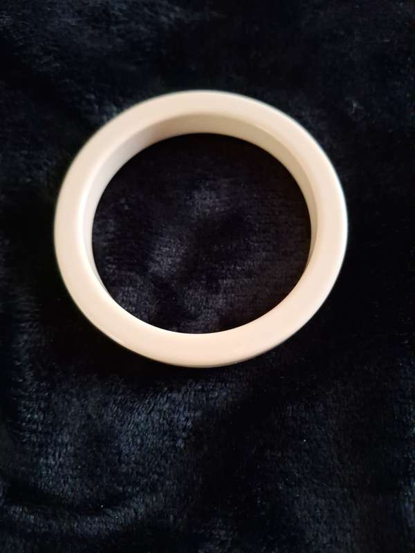 3 Light rich cream bracelets