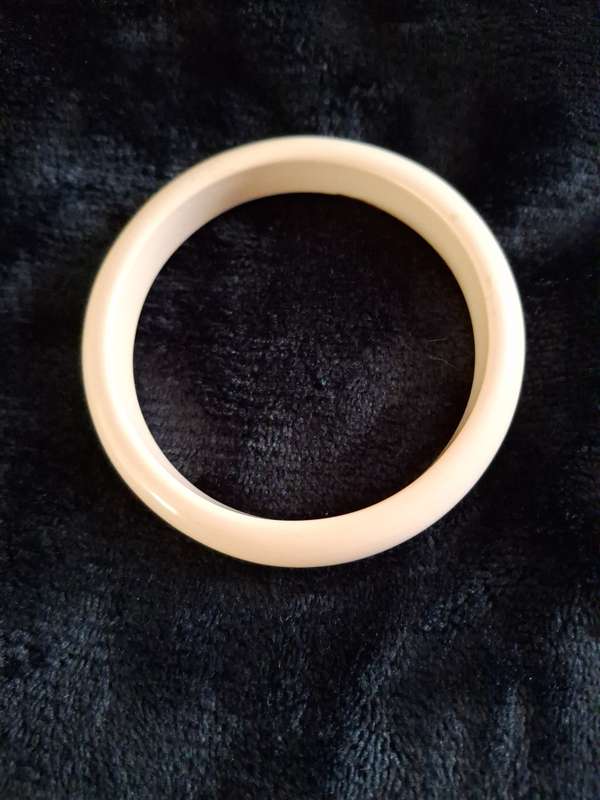 3 Light rich cream bracelets