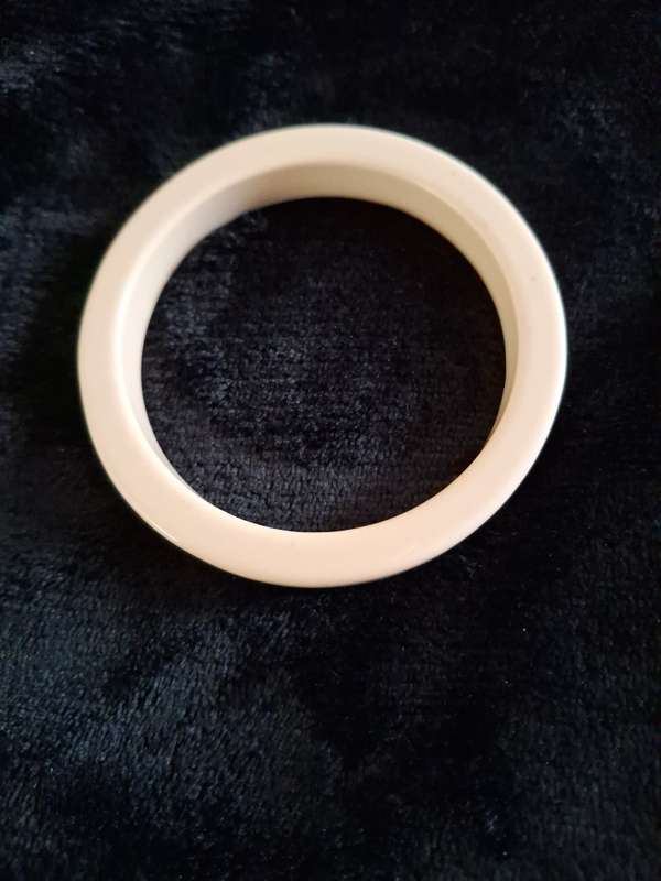 3 Light rich cream bracelets