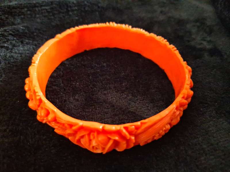 Vintage celluloid bangle floral design