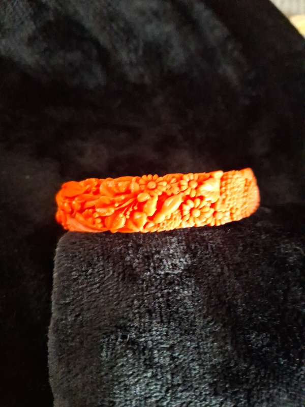 Vintage celluloid bangle floral design