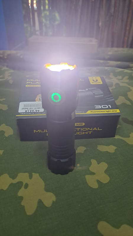 Multifunctional 3LED Flashlight with Magnet  - Rechargeable - Waterproof
