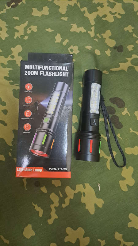 Multifunctional Zoom Flashlight with Magnet and Fluorescent Strip - Rechargeable
