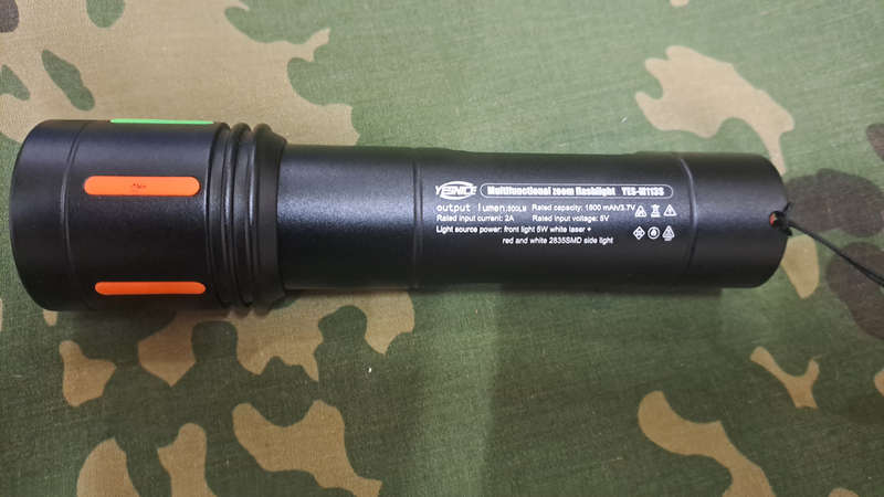Multifunctional Zoom Flashlight with Magnet and Fluorescent Strip - Rechargeable