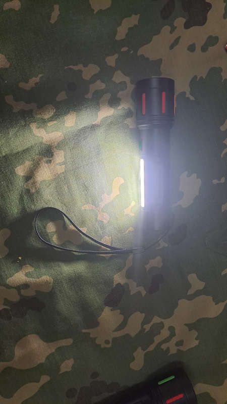 Multifunctional Zoom Flashlight with Magnet and Fluorescent Strip - Rechargeable