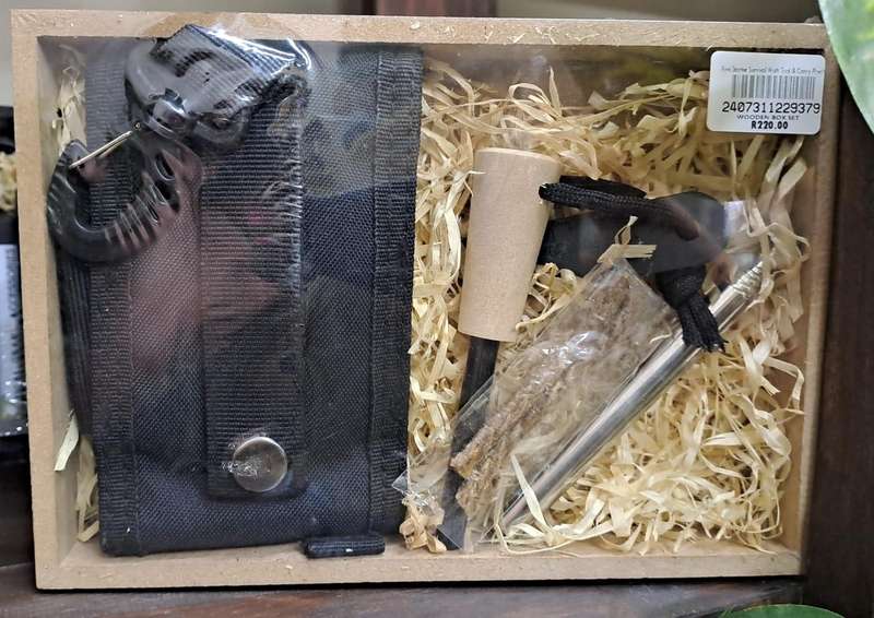 Magnesium Fire Starter set with carry pouch
