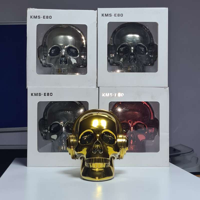 KMS Skull Bluetooth speaker with LED rgb lighting eye sockets