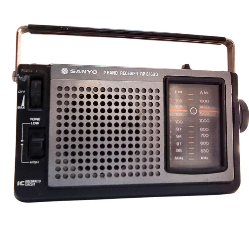 Vintage 1970-80s Sanyo FM radio