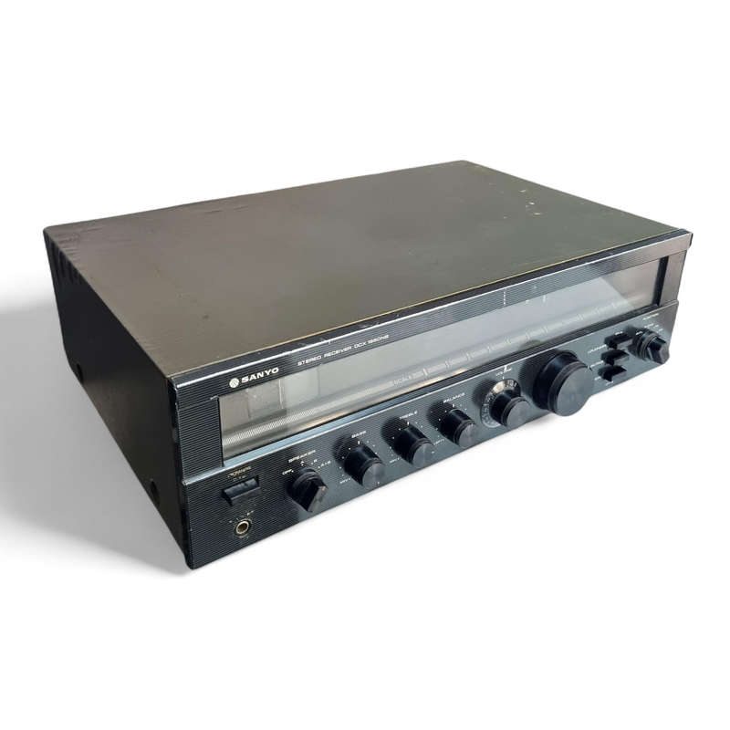 SANYO vintage receiver (not turning on)