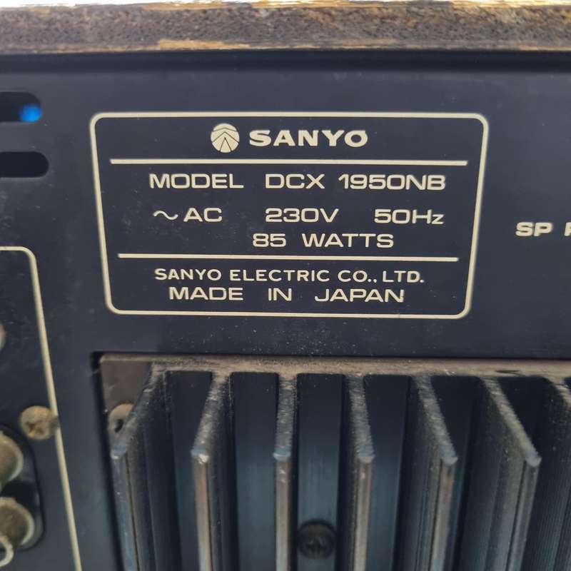 SANYO vintage receiver (not turning on)