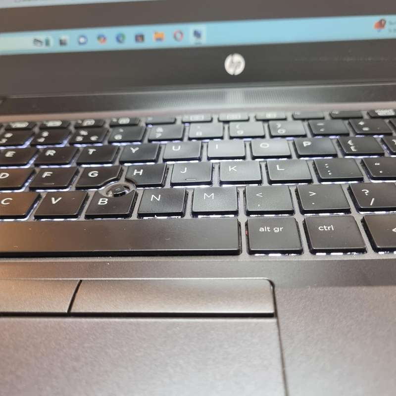 i7 Laptop equipped with SSD and strong ADM graphics card