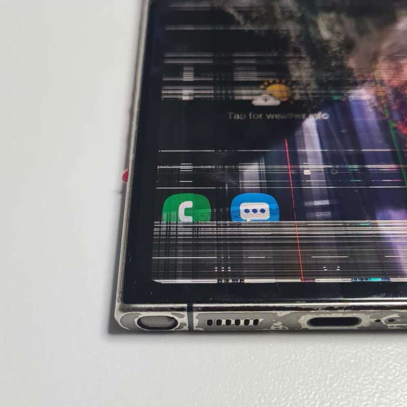 Phone for spares or fixing (turns on) and charges) (read and see all pictures)