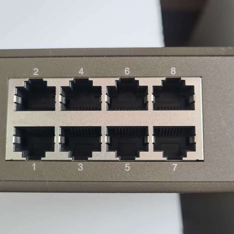 Tenda 8 Port Fast Ethernet 2GE+2SFP Web Smart 123W PoE Switch