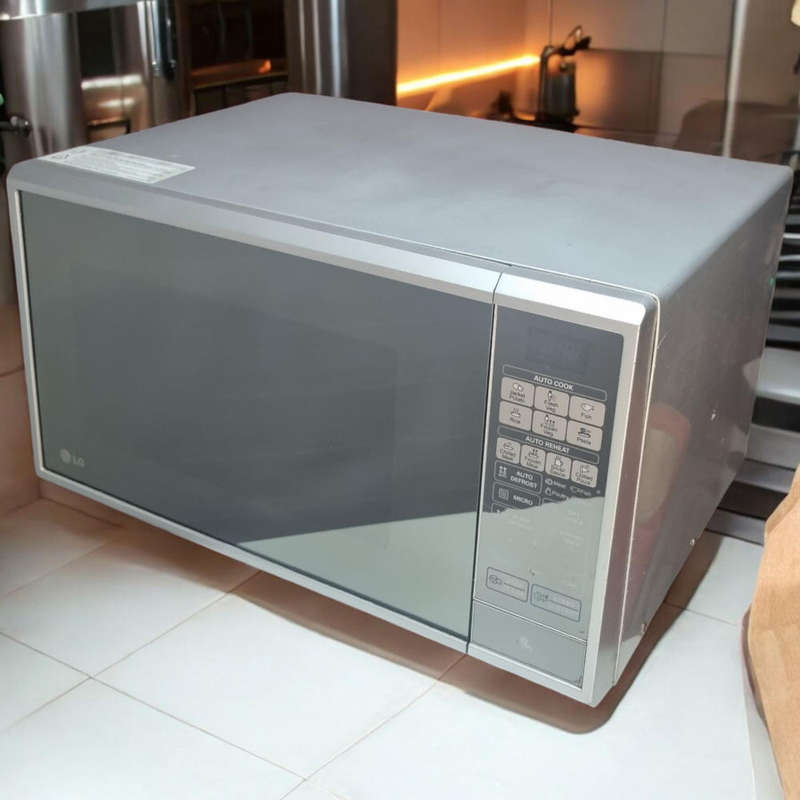 LG 44liter microwave oven
