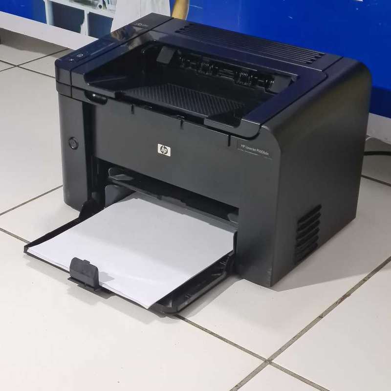 Fast Wireless Hp laserjet p1600dn with installed original toner.