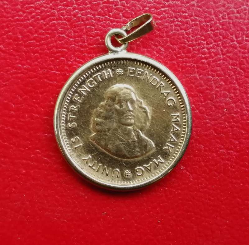 1979 GOLD R1 pendant