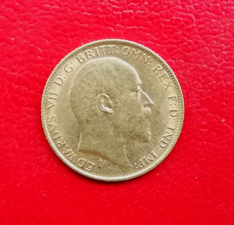 1910 HALF GOLD SOVEREIGN in Xf/au condition
