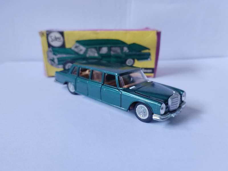 Siku mercedes 600 limousine,