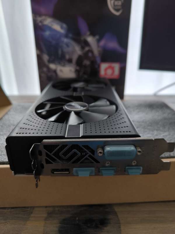 CLEAN!!! Radeon RX580 8GB Sapphire Nitro+