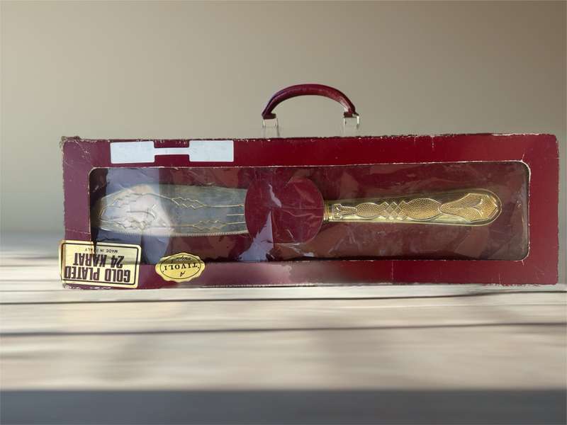 A Tivoli made in Italy original 24ct gold plated cake knife